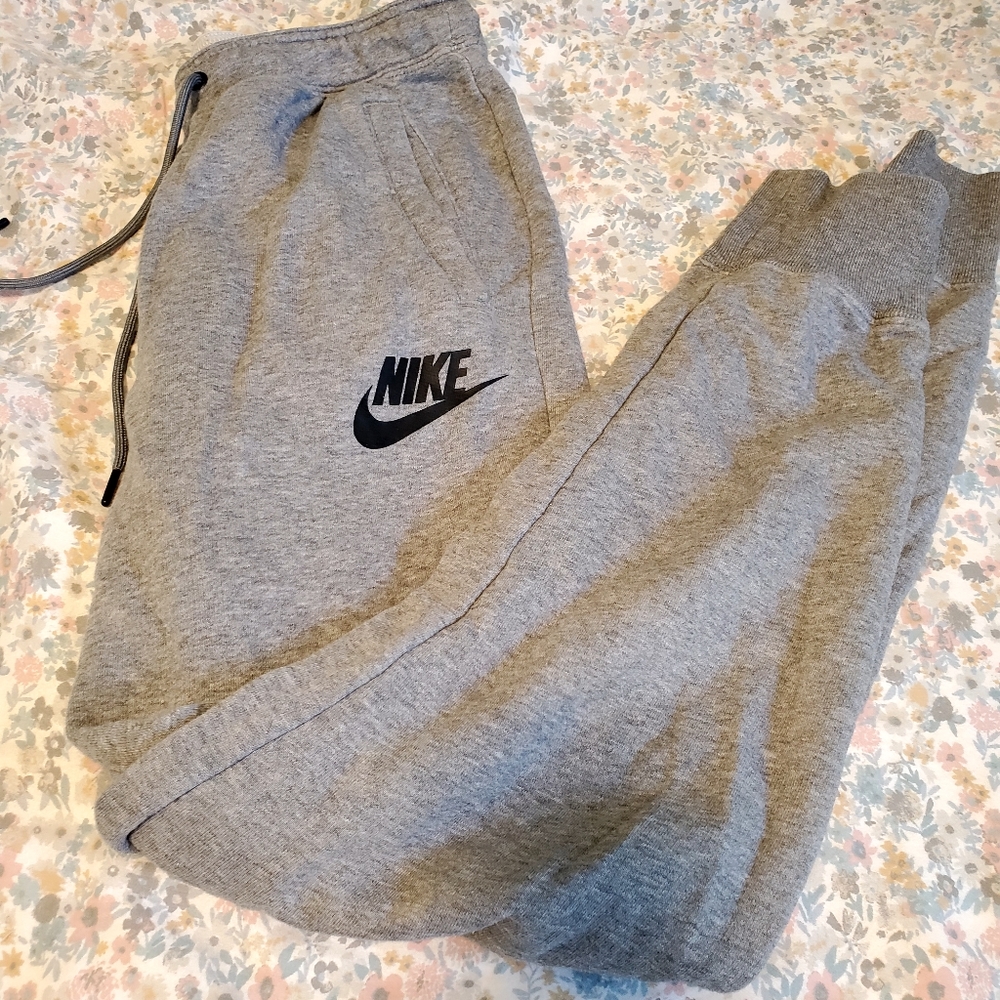 Nike logo grey sweatpants
